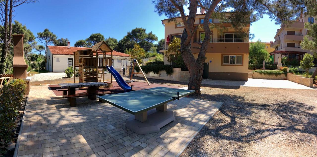 Apartments Beach House Villa Premantura Exterior photo