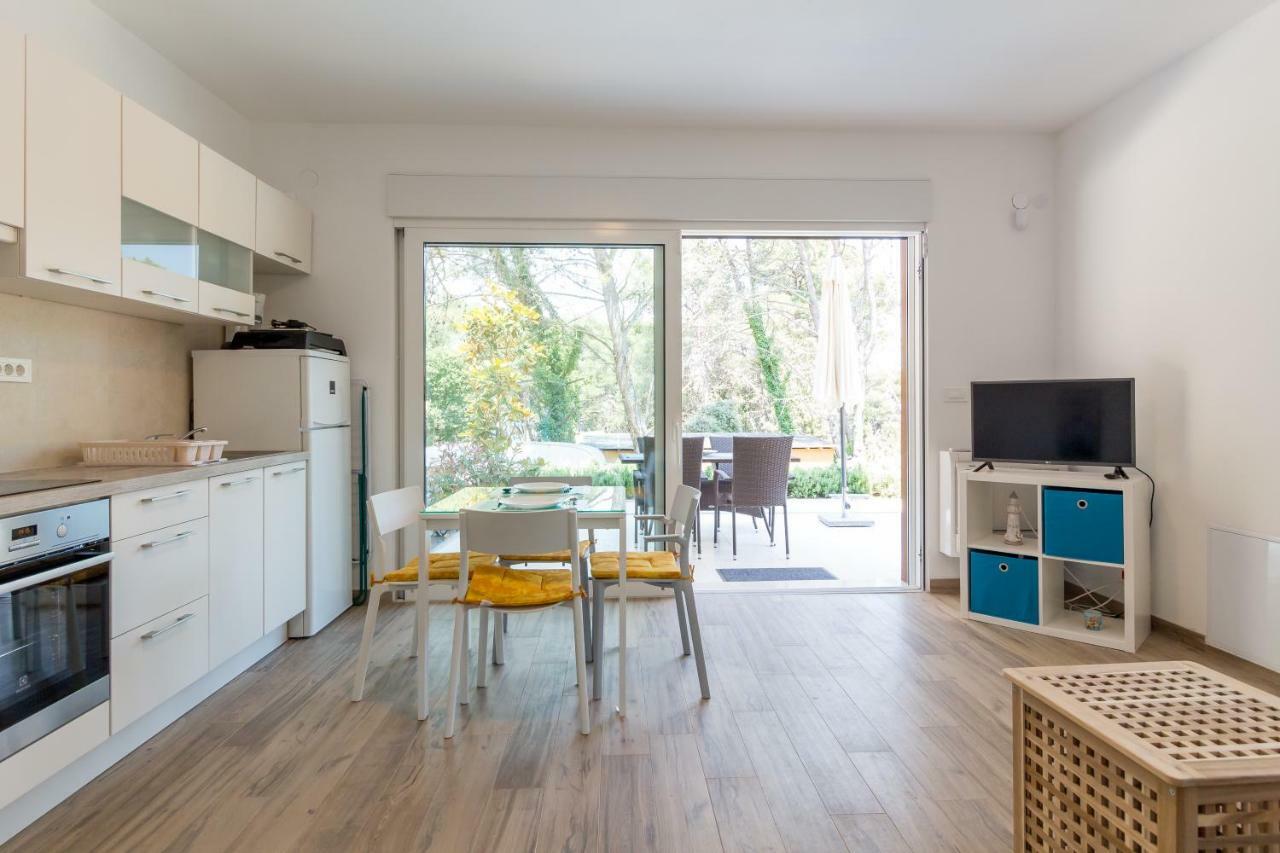 Apartments Beach House Villa Premantura Exterior photo