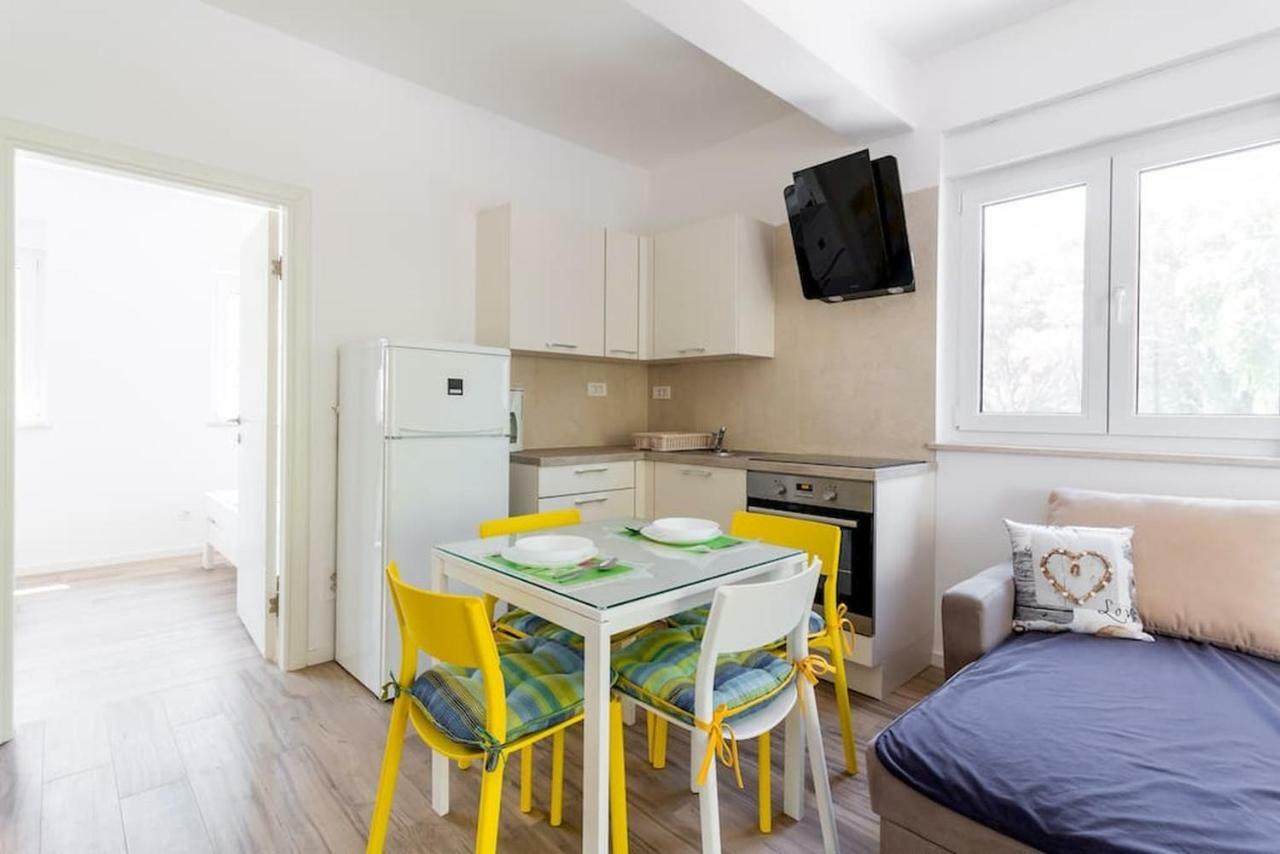 Apartments Beach House Villa Premantura Exterior photo