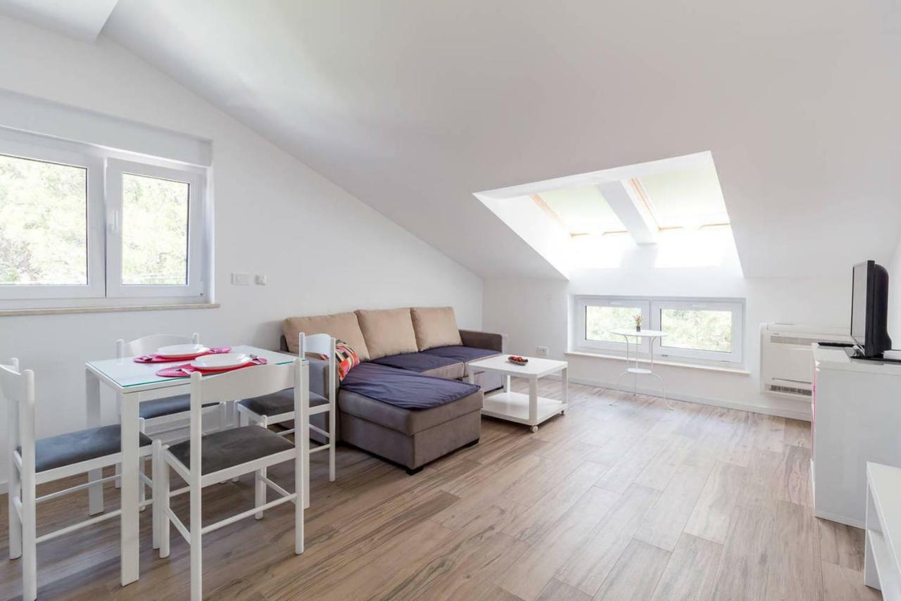 Apartments Beach House Villa Premantura Exterior photo